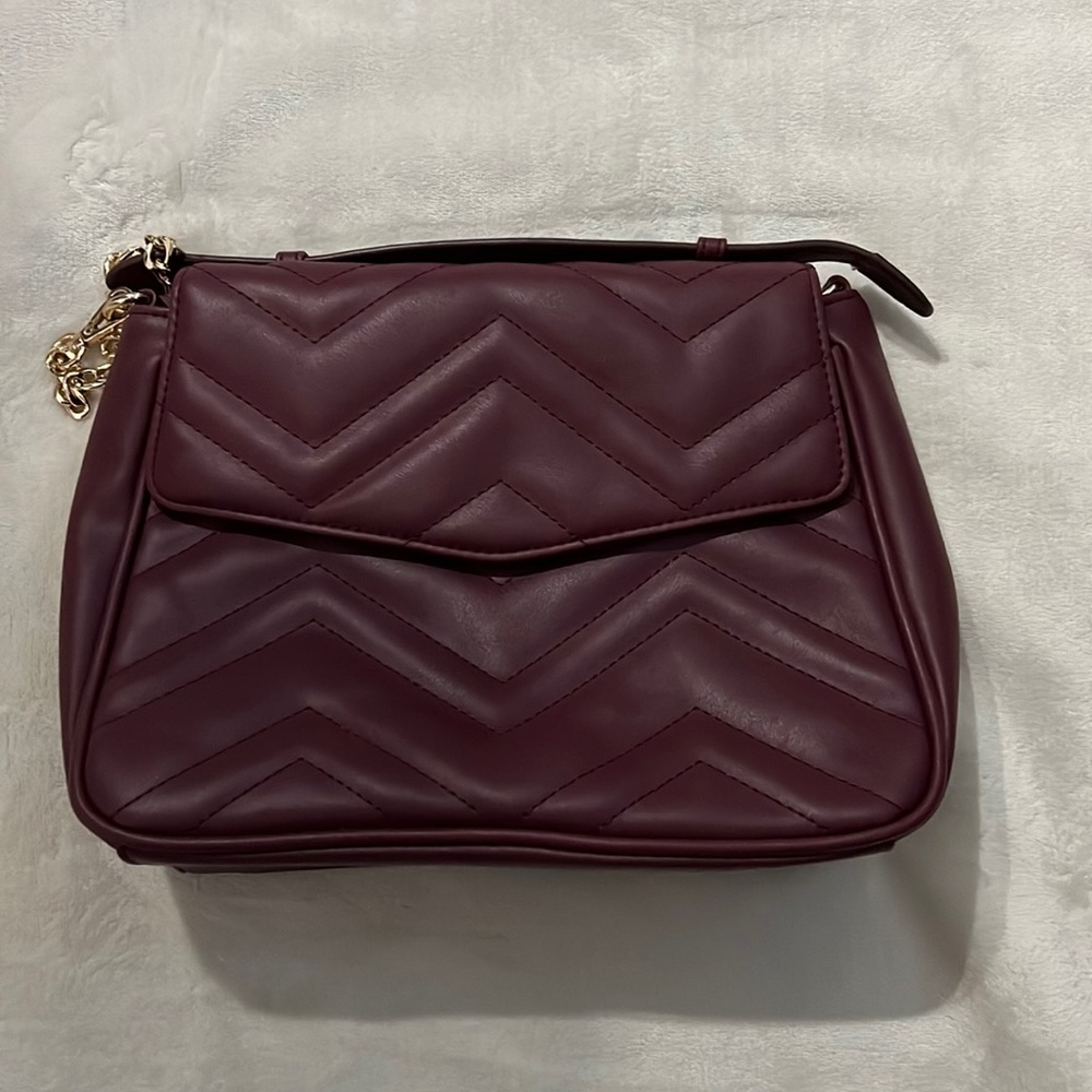 Like New Purple Summer & Rose Ella Crossbody Purse
